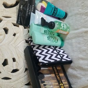 NEW!-10 pc Set- Garnier Fructis -Makeup Brush 9pc-32 sponges-Travel Makeup bag